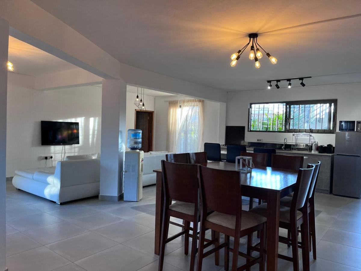 Seasons Break Apartment Pereybere Pereybere Beach Ngoại thất bức ảnh