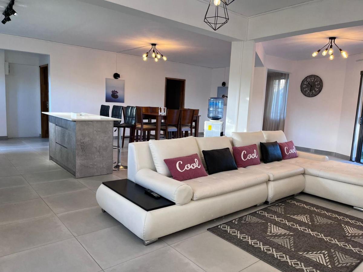 Seasons Break Apartment Pereybere Pereybere Beach Ngoại thất bức ảnh